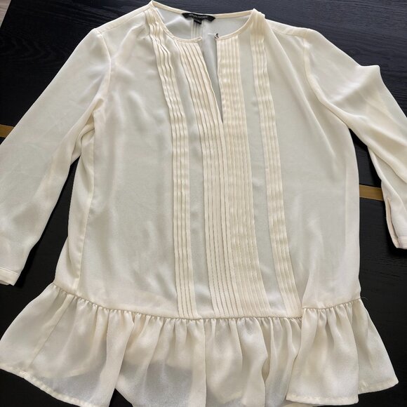 Banana Republic Semi-Sheer Tunic w/Ruffle Bottom Cream Size XS EUC - Picture 2 of 8